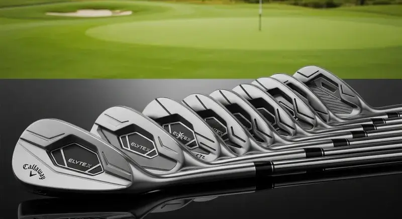 ショット後、芝に置かれたキャロウェイ ELYTE X アイアンを落ち着いた光で描いたリアルなシーン。オートマチック性能の裏にある課題を示唆する静かな雰囲気。ロゴは画像端に配置。